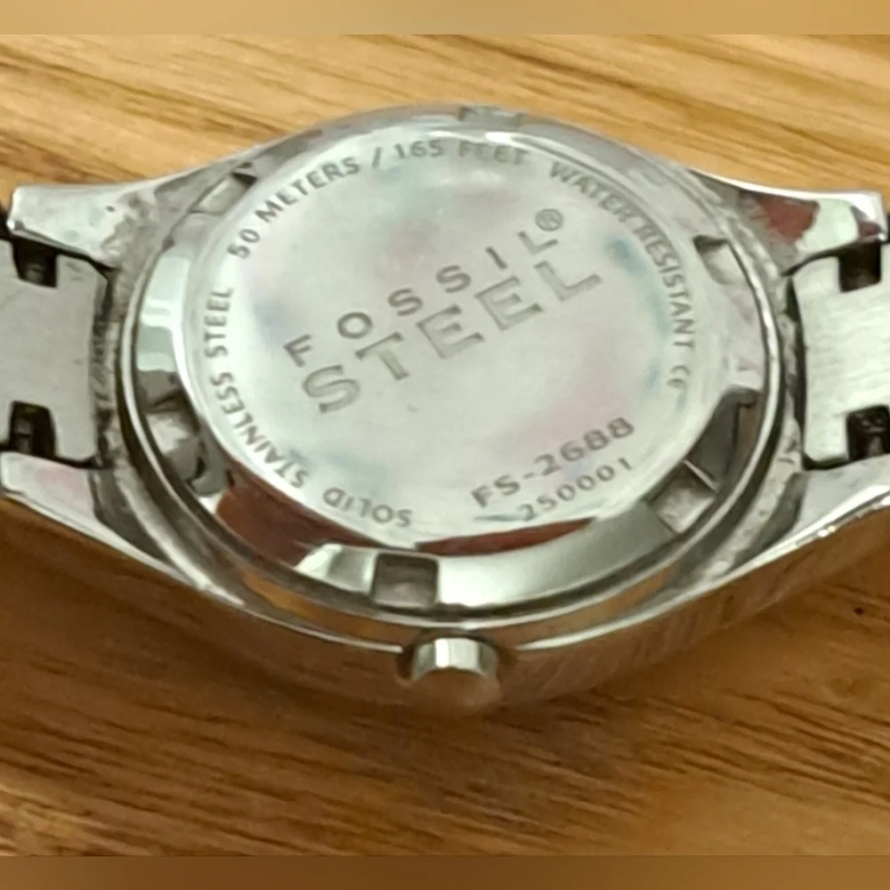 EUC Vintage Y2K Fossil FS2687 Casual Everyday Watch Jewelry w/ Silver Tone Face